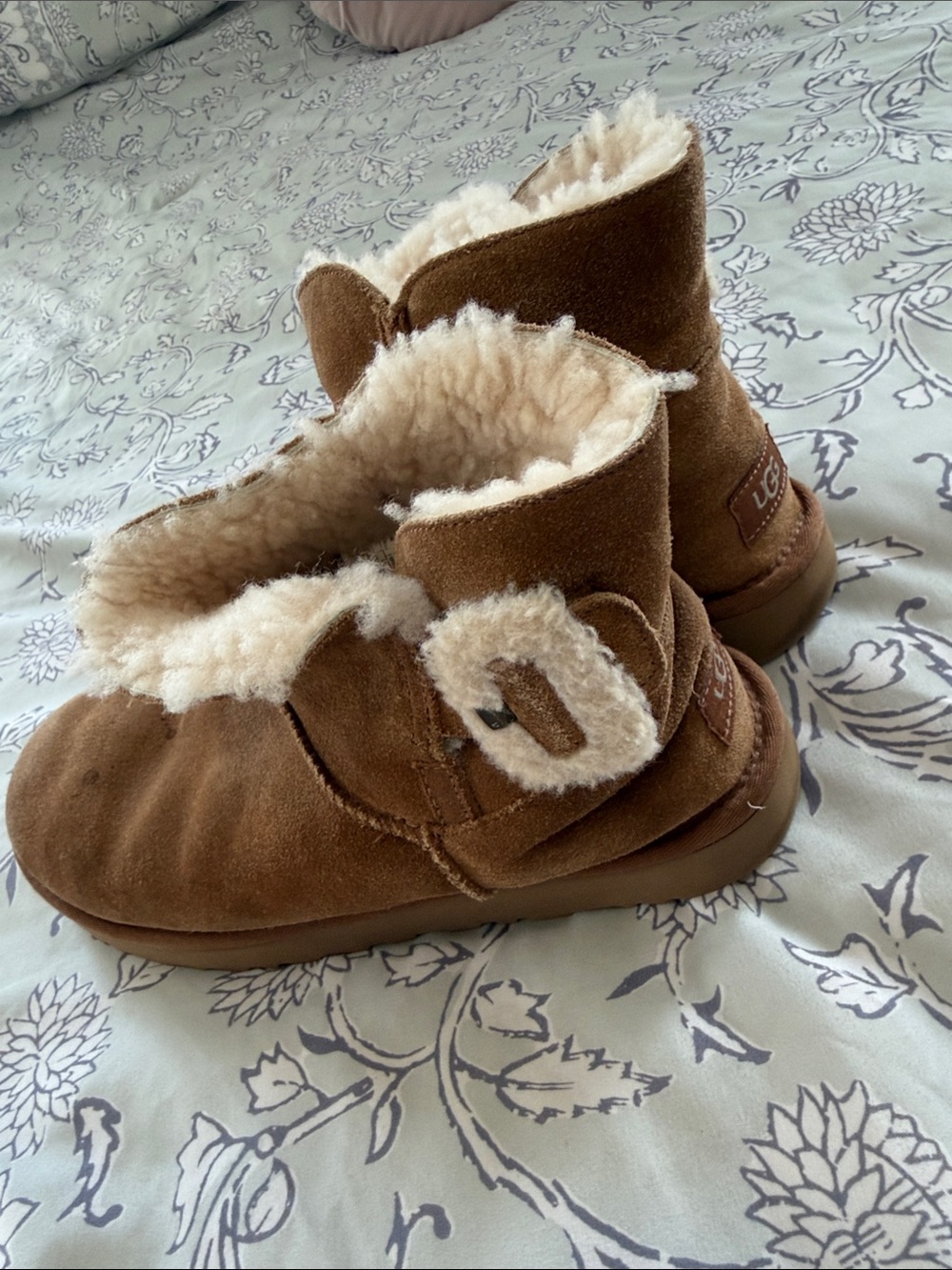UGG women Chestnut Brown Suede Shearling-Lined Boots
